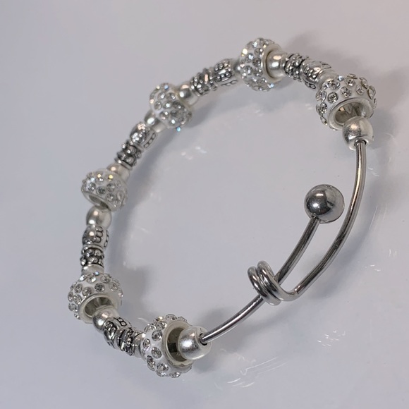 HANDCRAFTED SILVER BANGLE 6cm diameter - Picture 4 of 5